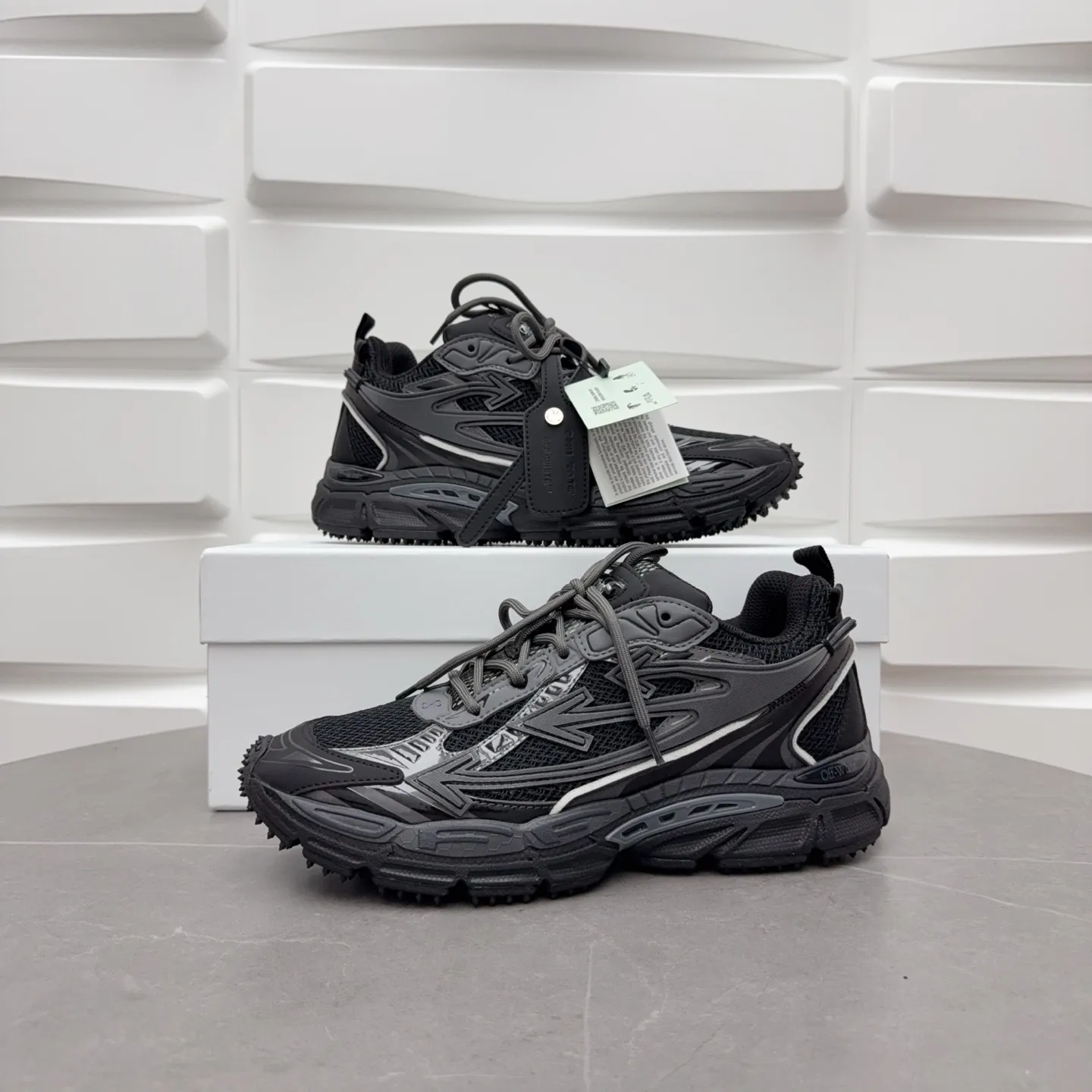 【off- white】P: 720💰Couple style👫, Size: 35-44 (Male 38.45.46 custom-made) High-quality version👊"Out of office" series original mold opening, original lasting, production process 1:1 original version ➰OFF GREY) OFF-WHITE Be Right Back Couple style👫Round toe lace-up arrow pattern low-top lifestyle casual shoes green. A running shoe called the "Be Right Back" sneaker. The design of this sneaker is inspired by Japanese sports aesthetics and craftsmanship, with running performance and principles at its core.